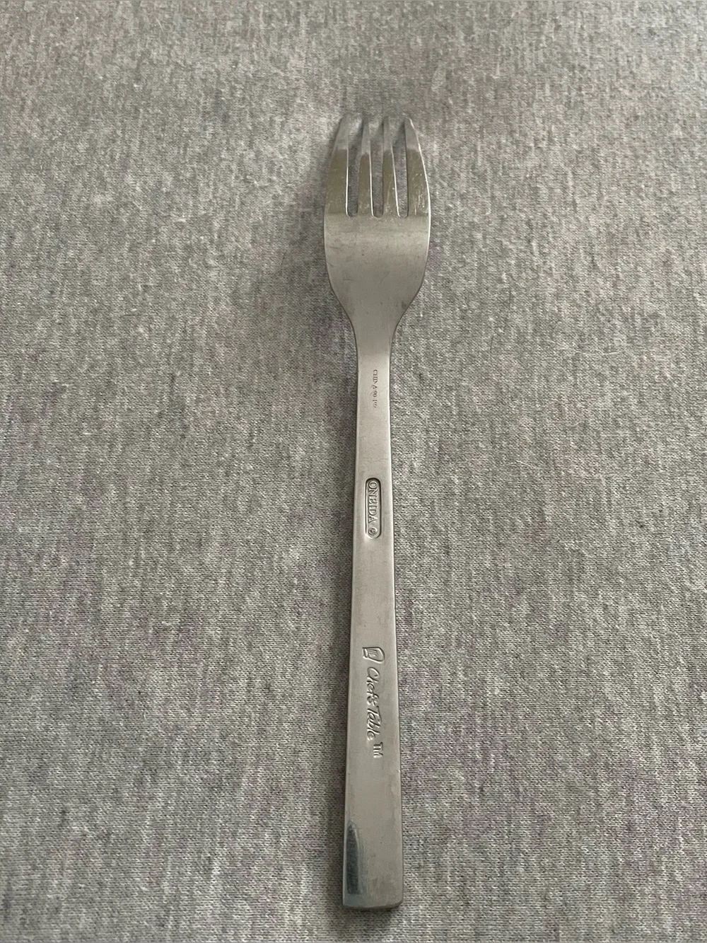 Oneida Chef’s Table Stainless Steel Dinner Fork in Silver - Classic Flatware